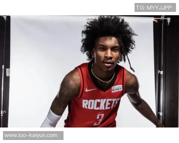 马丁谈追梦争吵后情绪低落如孩童抱球独自回房的心境